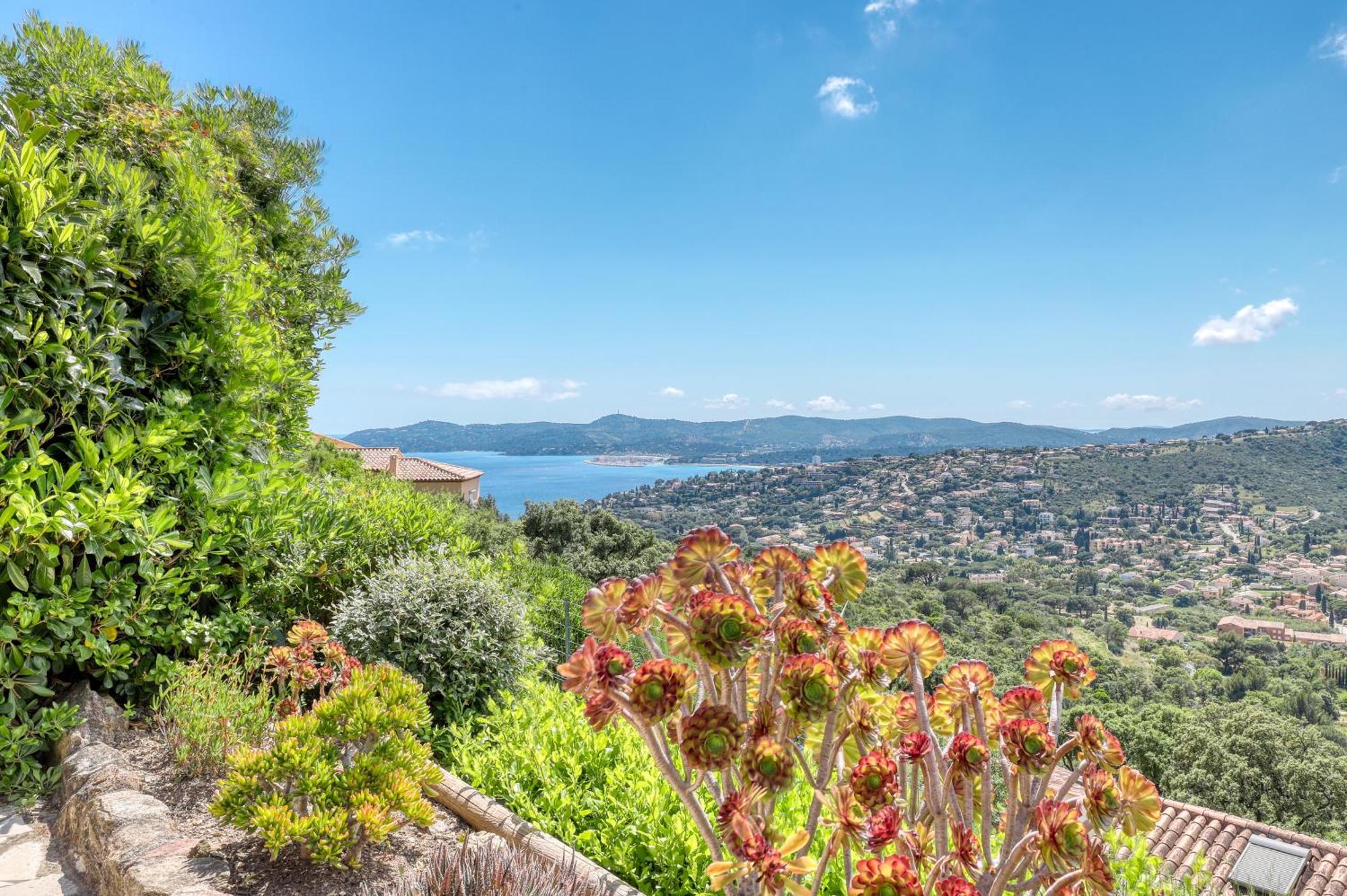 Exceptional View In Saint-Clair For 4 People Apartment Le Lavandou Exterior photo
